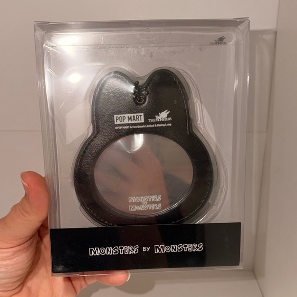 Pop Mart 10th Anniversary Exhibit Shanghai Exclusive- Mirror Pendant - Picture 8 of 9